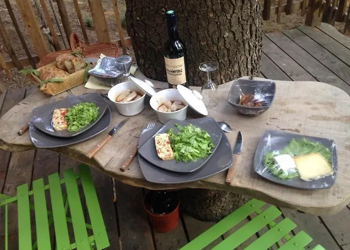 Cabane Ecureuil & Cabane Chevreuil شاليه Fournes-Cabardes